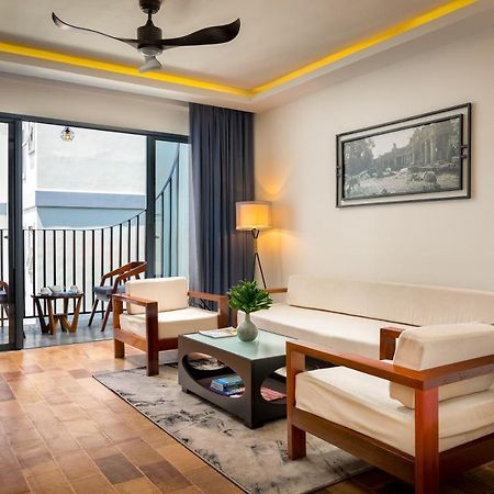 סיאם ריפ The Thirdfold Residence מראה חיצוני תמונה A living room in a hotel