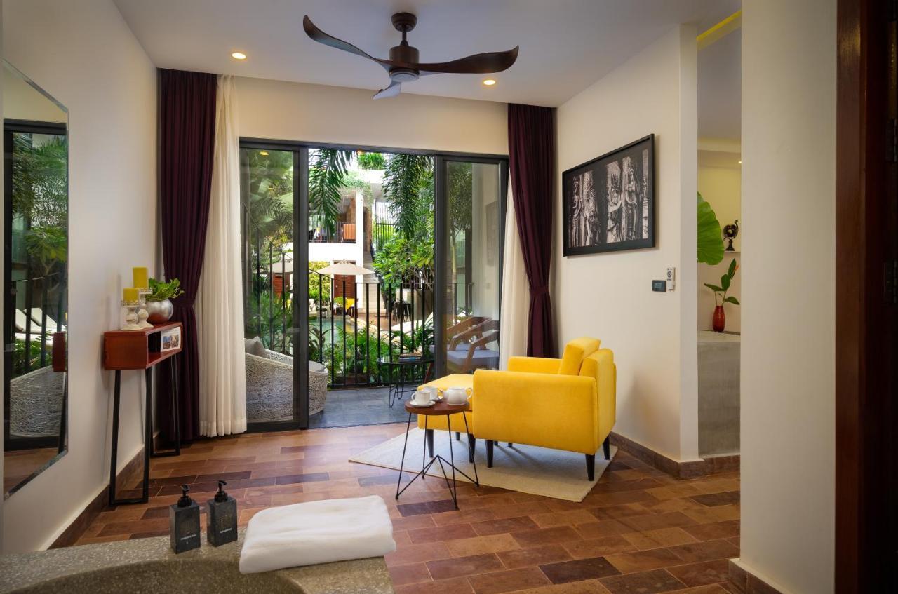 סיאם ריפ The Thirdfold Residence מראה חיצוני תמונה A living room in a landed property in Singapore