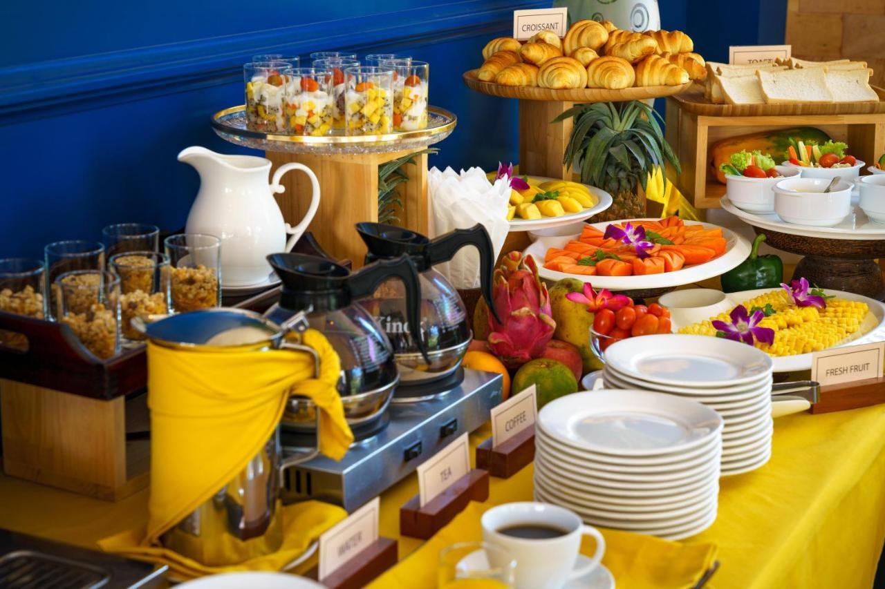 סיאם ריפ The Thirdfold Residence מראה חיצוני תמונה A breakfast buffet