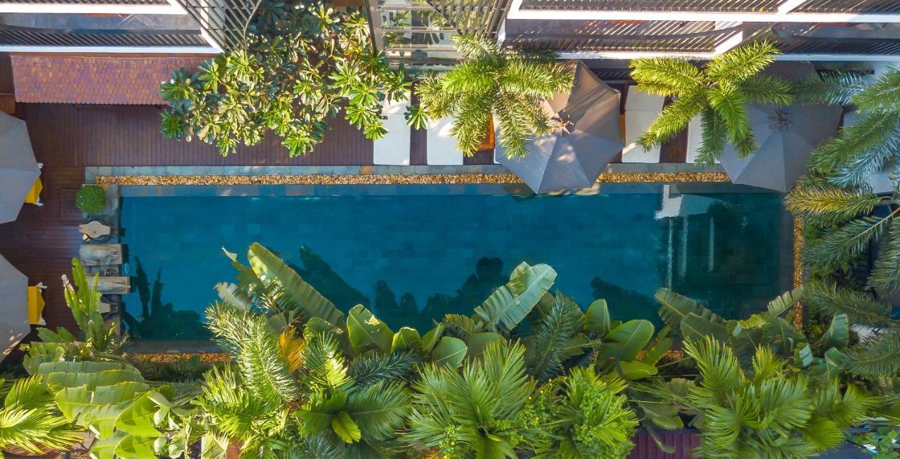 סיאם ריפ The Thirdfold Residence מראה חיצוני תמונה The pool at the hotel